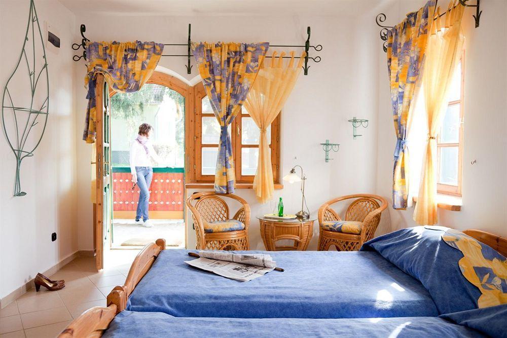 Somogy Kertje Ueduelofalu Es Etterem Bonnya Exterior foto